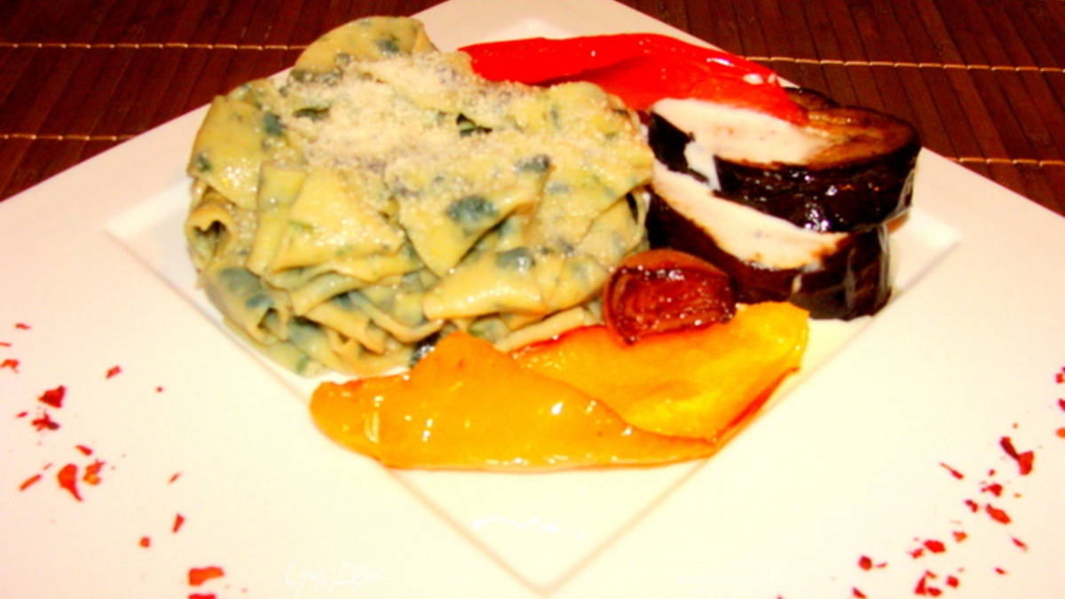 Домашняя базиликовая паста с овощами гриль и пармезаном (Basilica)