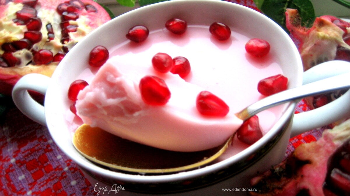 Гранатовая панна котта на йогурте