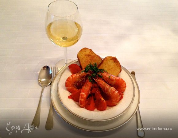 Креветки в чесночно-томатном соусе с гренками Креветки в чесночно-томатном соусе с гренками