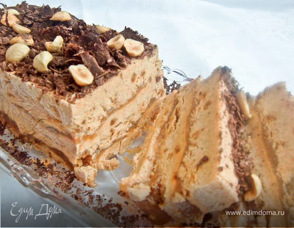 Семифреддо с фундучным пралине и карамелью 