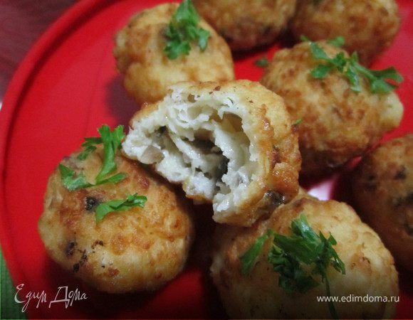 Сырные шарики с грибами и сыром Джюгас