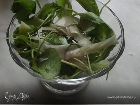 Салат из руколы с пармезаном