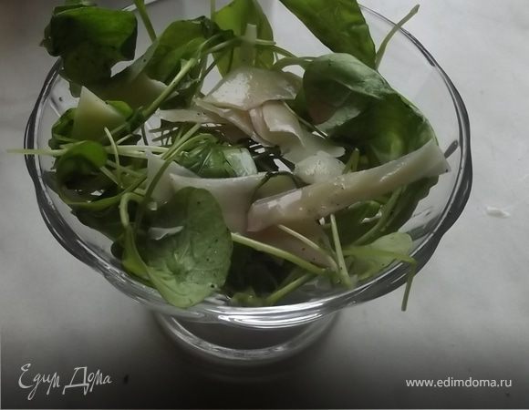 Салат из руколы с пармезаном 