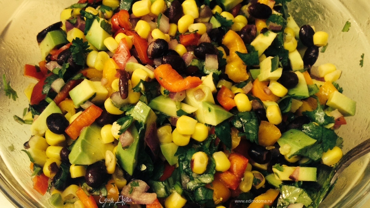 Салат с черной фасолью "Красочный"