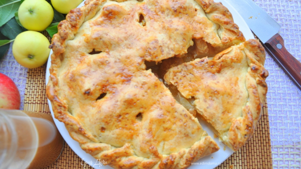 Осенний яблочный пирог с домашней карамелью
