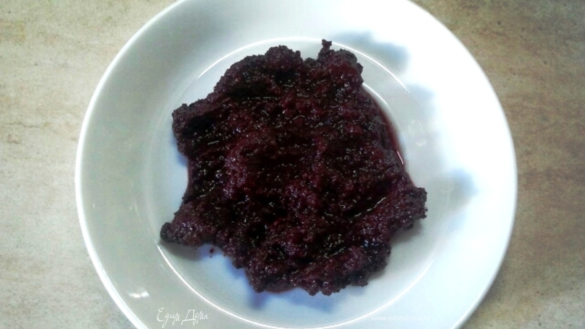 АДЖИКА ИЗ ЧЕРНОЙ РЯБИНЫ