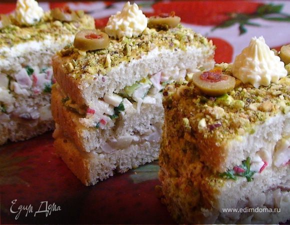 Закусочные «тортики» с сельдью и крабовыми палочками