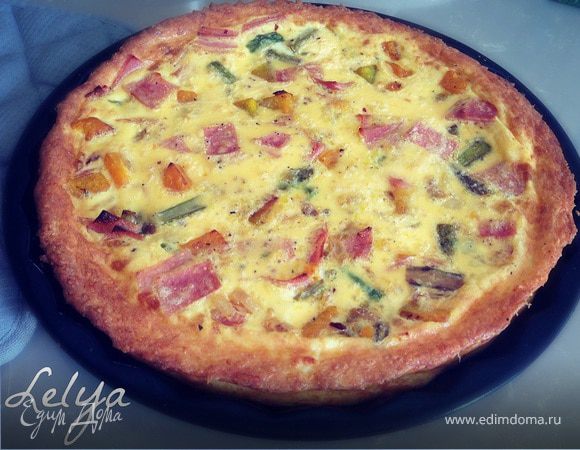 Тыквенная запеканка со спаржей, с сырной корочкой и колбаской из индейки