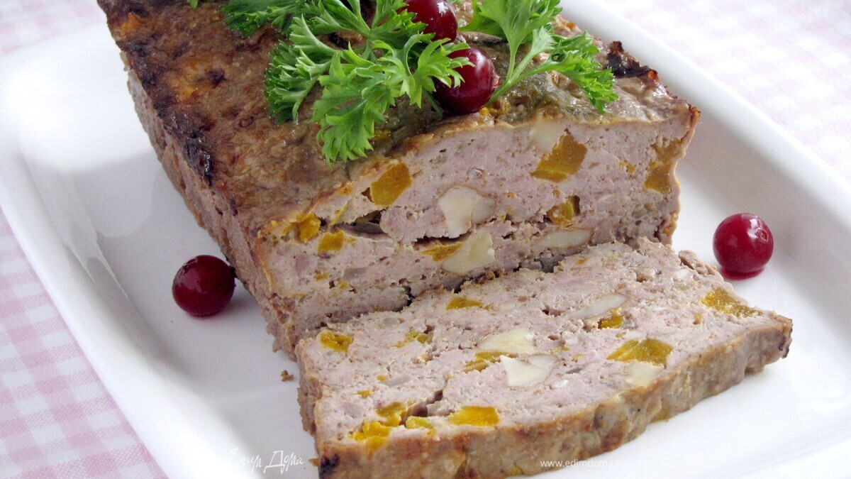 Террин из индейки с тыквой и грецкими орехами