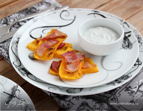 Горячая закуска из тыквы с беконом и соусом "блю чиз"