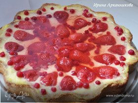 Тирольский пирог с ягодами и нежным кремом