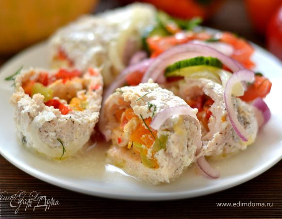 Куриные крученики, фаршированные тыквой, разноцветным перчиком и сыром 