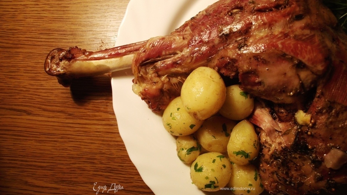 Индюшиная ножка, запеченная в рукаве