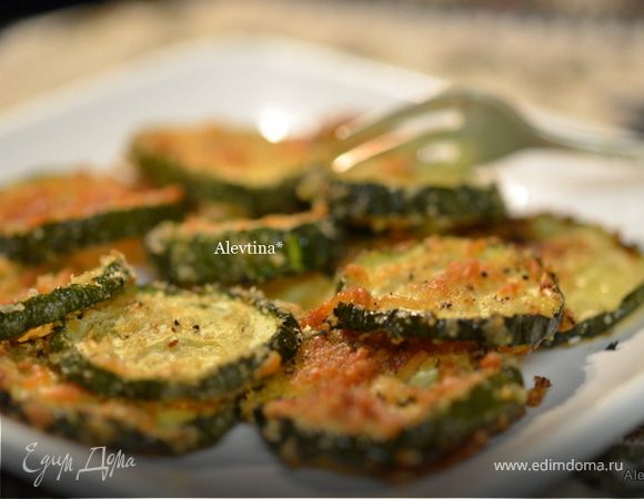 Чипсы из цукини  с пармезаном