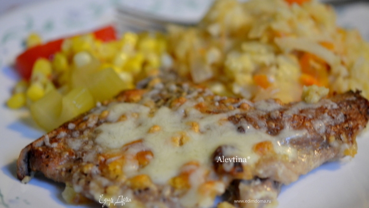 Запеченные свиные котлеты с картофельным гарниром