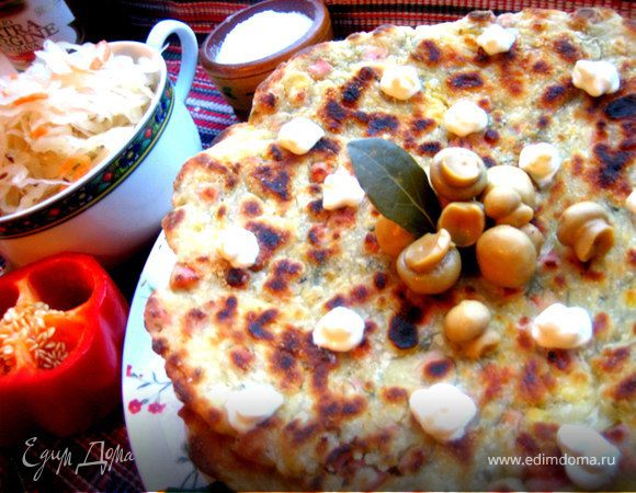 Сырно-тыквенные лепешки с колбасой и зеленью