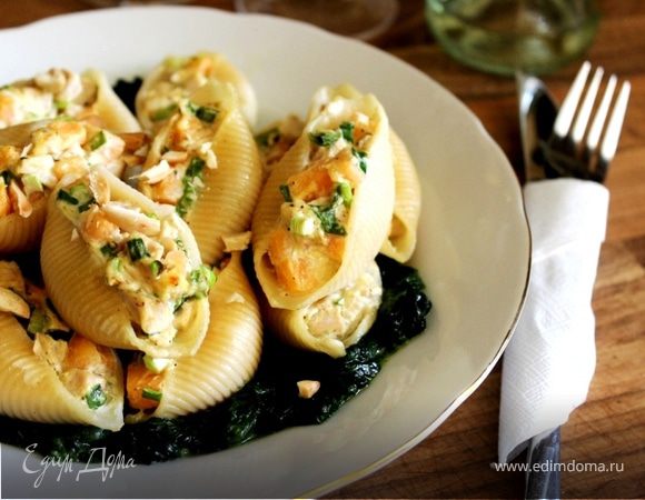 Конкильони с курицей и дыней