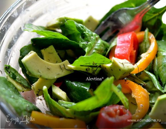 Салат шпинатный с авокадо