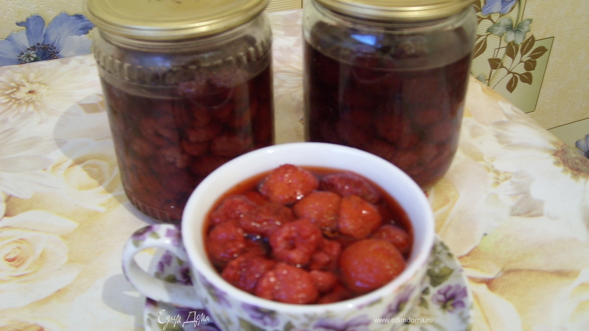 Малина и клубника в собственном соку