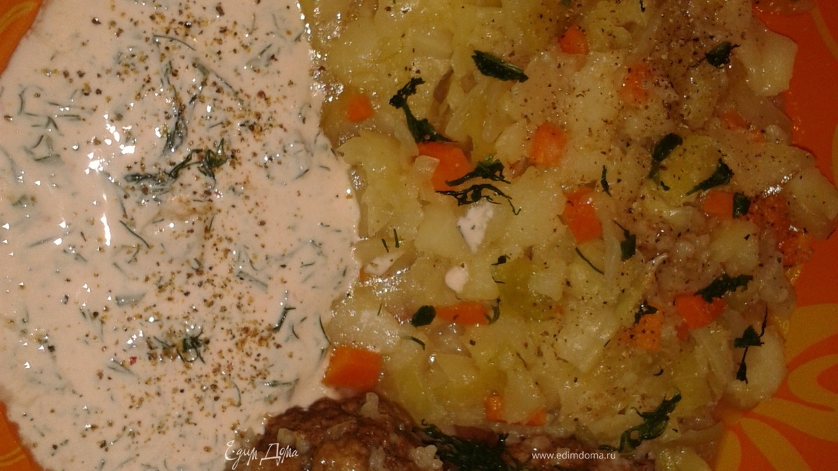 котлетки с рисом под нежным соусом с капустным гарниром