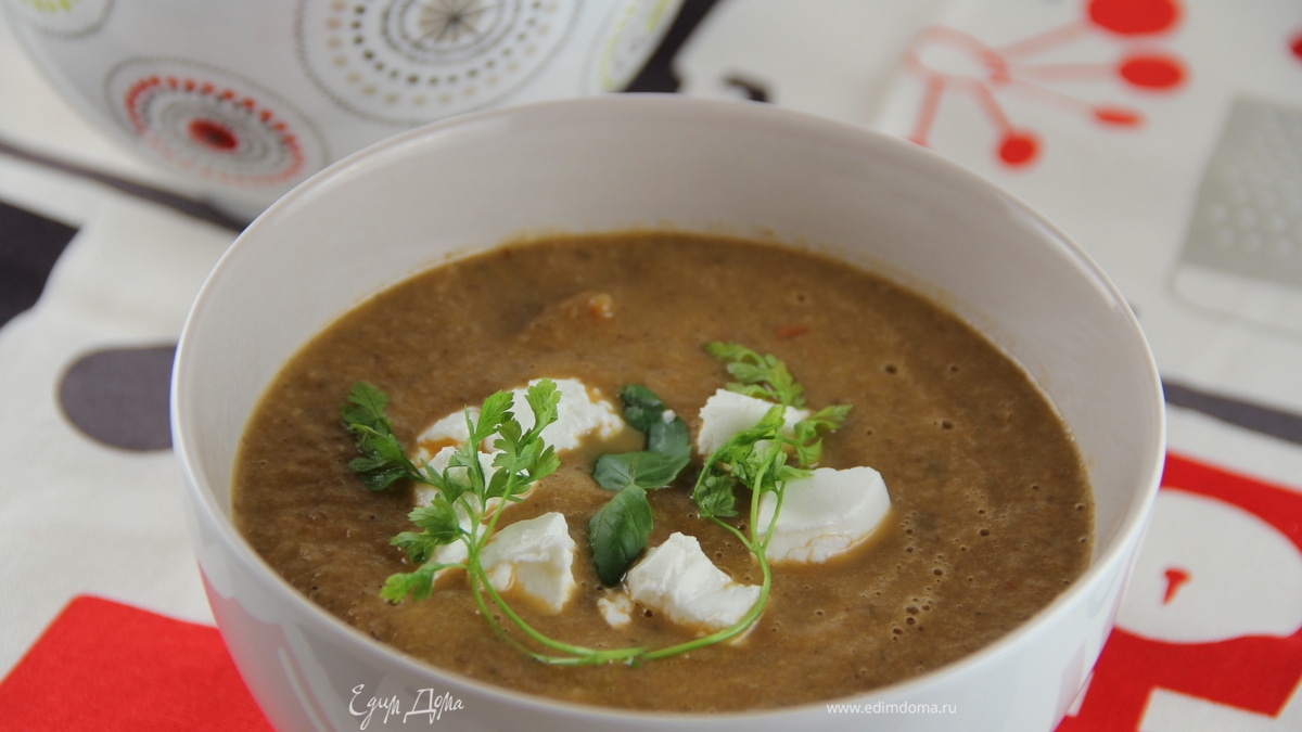 Суп-пюре с запеченными баклажанами, помидорами и грибами