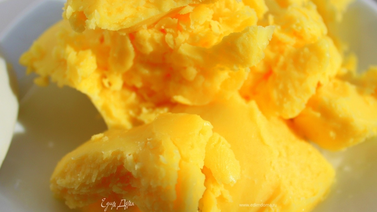 Домашнее желтое соленое масло