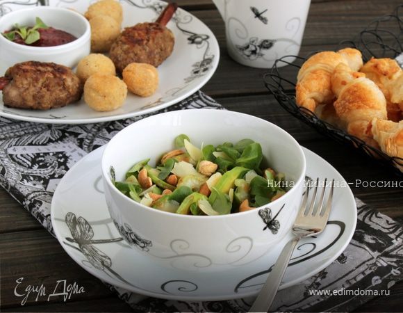 Зеленый салат с сыром Джюгас