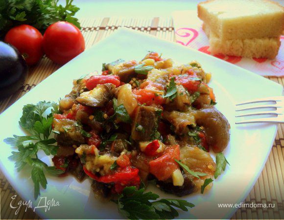 Салат из запеченных баклажанов