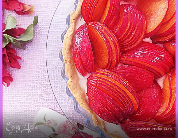 Тарт с манным пудингом и персиками (нектаринами)