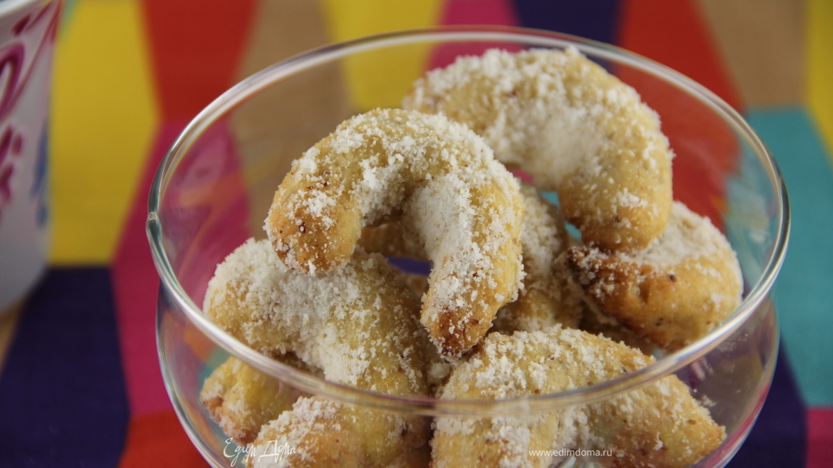 Кокосово-ванильные рогалики (Kokoskipferl)