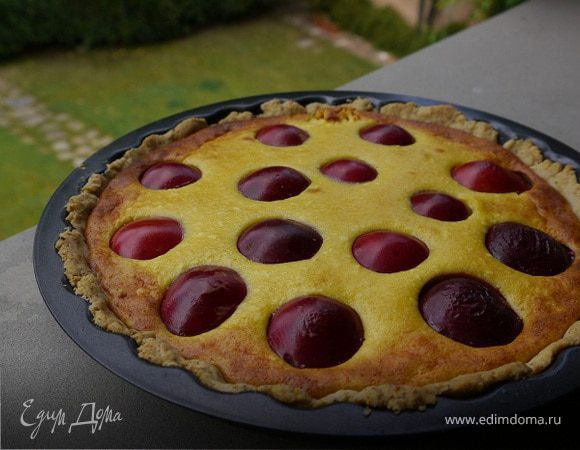 Пирог с грецкими орехами, сливами и творожным кремом Пирог с грецкими орехами, сливами и творожным кремом