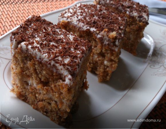 Морковный пирог с грецкими орехами и изюмом