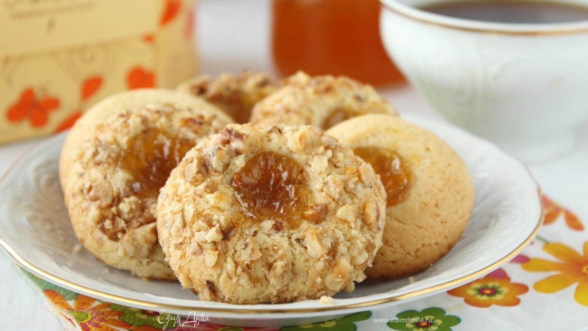Печенье с орехами и джемом