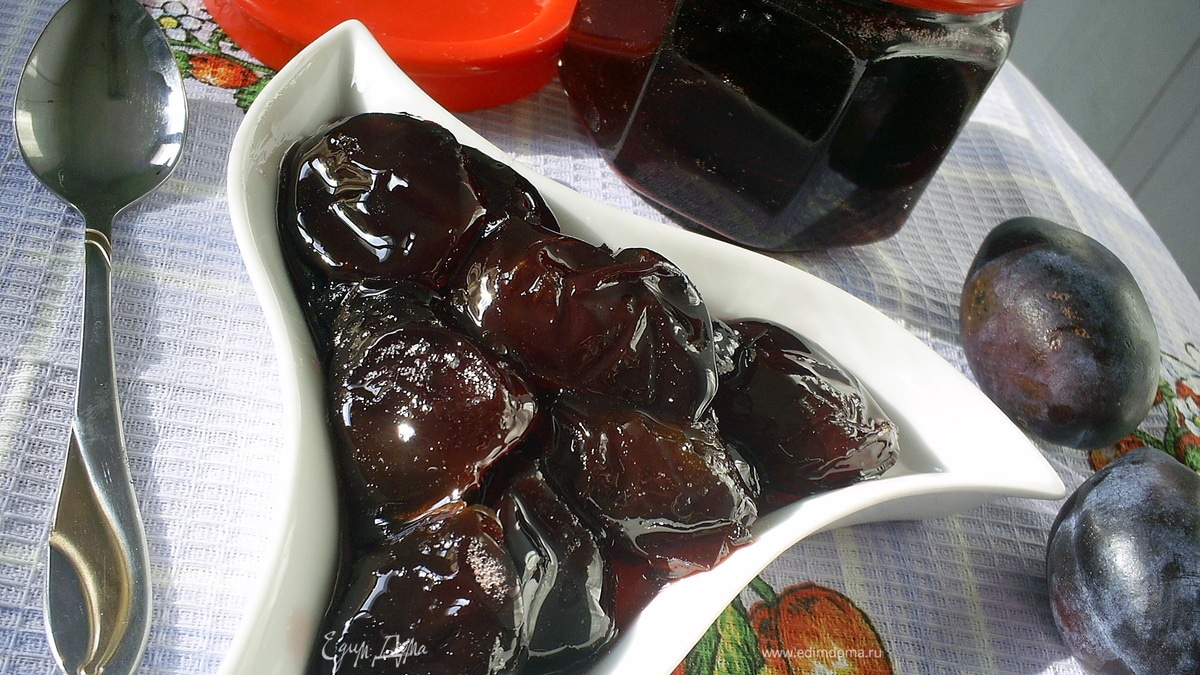 Карамелизированные сливы в густом сиропе