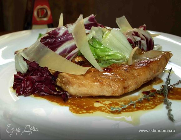 Куриные грудки в белом вине с салатным миксом и сыром Куриные грудки в белом вине с салатным миксом и сыром