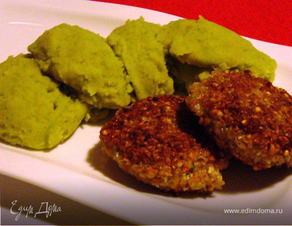Гречневые биточки с горохово-картофельным пюре Гречневые биточки с горохово-картофельным пюре