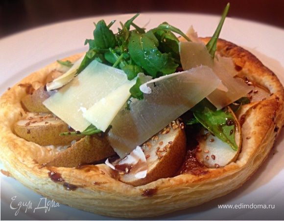 Гато из груши с пармской ветчиной, руколой и пармезаном Гато из груши с пармской ветчиной, руколой и пармезаном