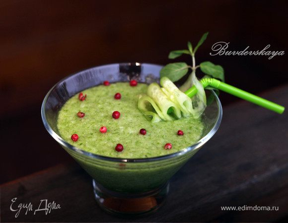 Питьевой салат с огурцом и дыней