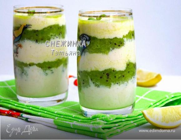 Слоеный банановый смузи с пюре из киви и лайма Слоеный банановый смузи с пюре из киви и лайма