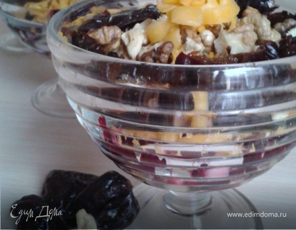 Салат из чернослива, свеклы и сыра Чеддер