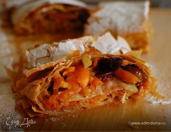 Штрудель с тыквой, изюмом и вяленой вишней Штрудель с тыквой, изюмом и вяленой вишней