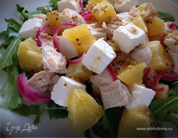 Салат с куриным филе, апельсином и сыром фета