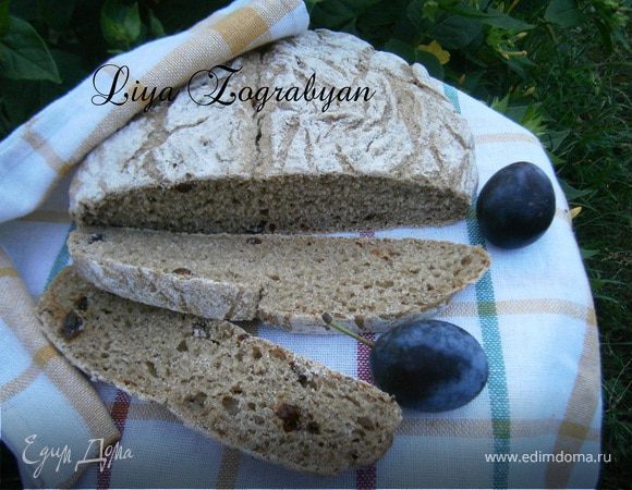 Пшенично-ржаной хлеб со сливами Пшенично-ржаной хлеб со сливами