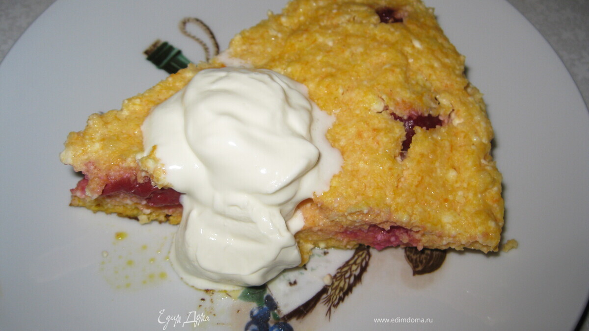 Запеканка творожно-морковная с вишней