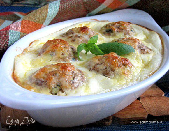 Нежные куриные шарики, запеченные в сливочно-сырном соусе 