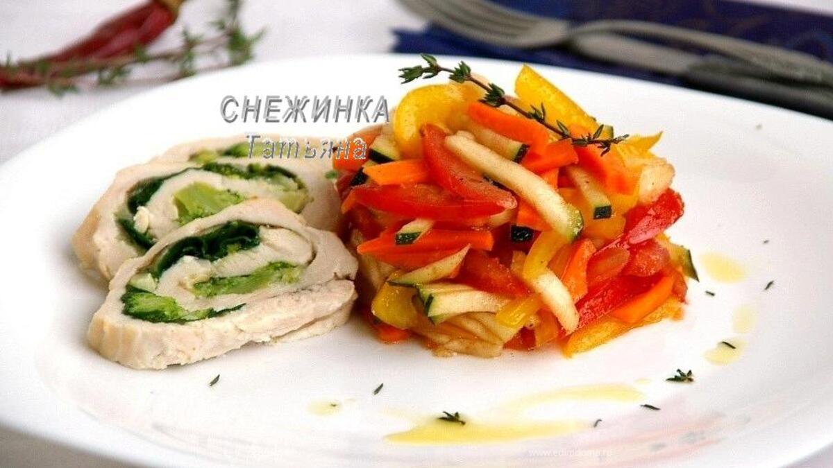 Цветное карпаччо из овощей с рулетом из курицы, брокколи и шпината