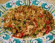 Жареный китайский рис с креветками и сладким перцем