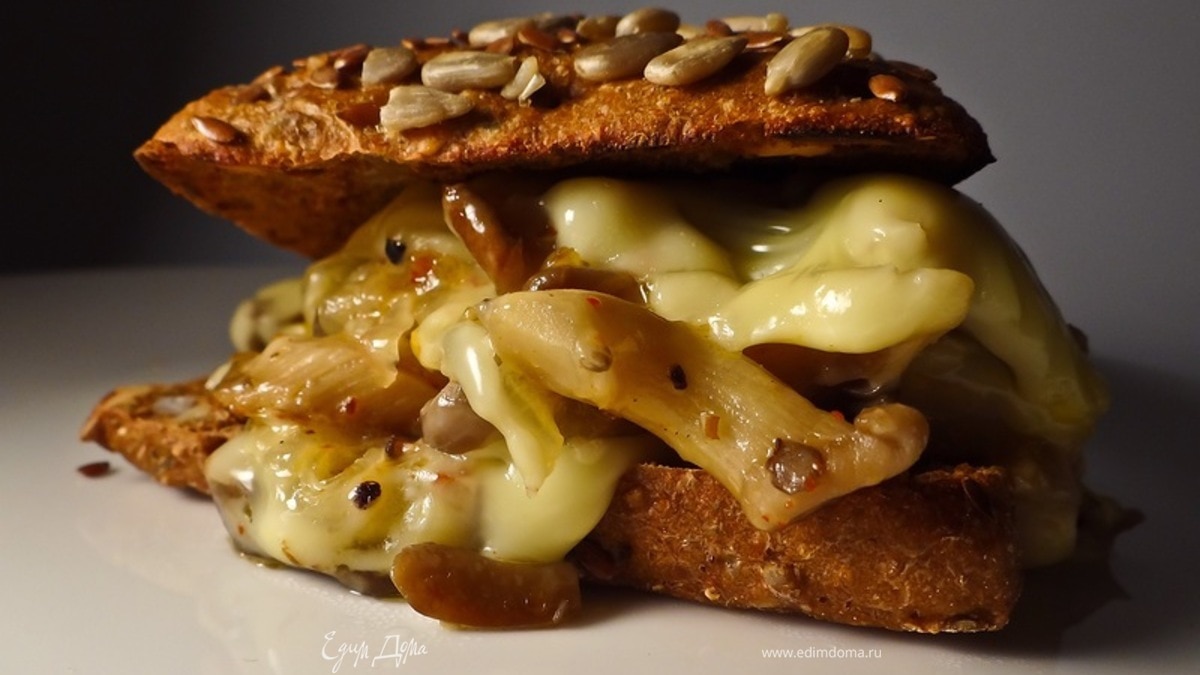 Сэндвич с вешенками и сыром