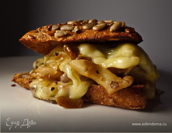 Сэндвич с вешенками и сыром Сэндвич с вешенками и сыром