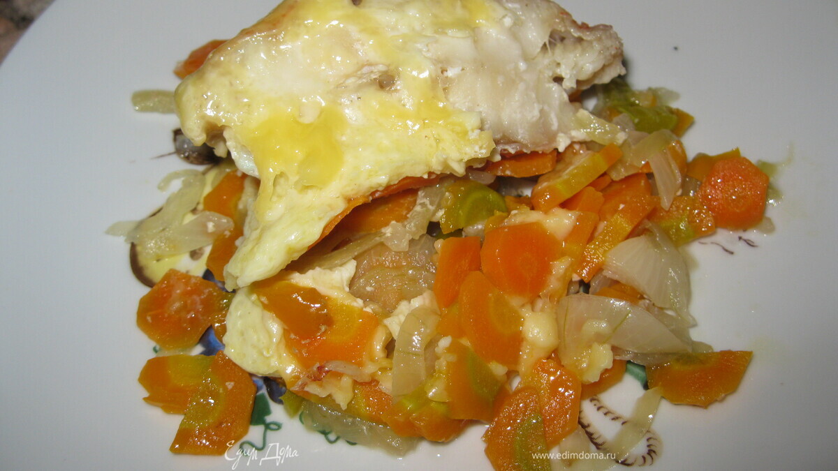 Рыба на овощной подушке